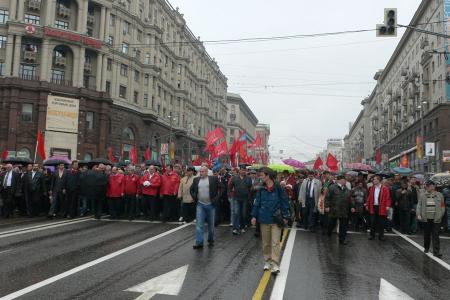 Десятки тысяч человек приняли участие в марше-шествии КПРФ и митинге на Лубянке (фоторепортаж)