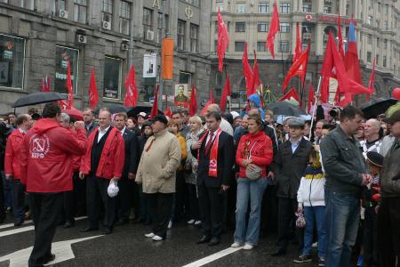 Десятки тысяч человек приняли участие в марше-шествии КПРФ и митинге на Лубянке (фоторепортаж)