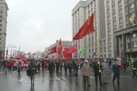 Десятки тысяч человек приняли участие в марше-шествии КПРФ и митинге на Лубянке (фоторепортаж)