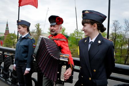 "Русский блоггер": Красная Москва. Фоторепортаж с шествия КПРФ