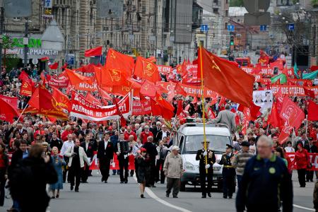 "Русский блоггер": Красная Москва. Фоторепортаж с шествия КПРФ