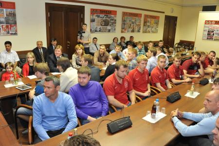 От побед на спортивных аренах – к победе КПРФ! В Госдуме чествовали членов спортивного клуба КПРФ