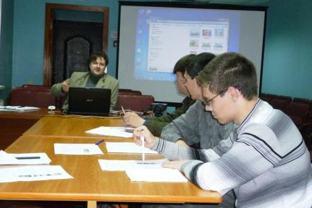«Креатив против полицейщины»: коммунисты и общественники в Барнауле на очередном занятии «школы оппозиционера» обсуждали основные принципы современной протестной акции