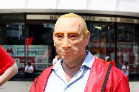 Москва. "Праздник" у развалин