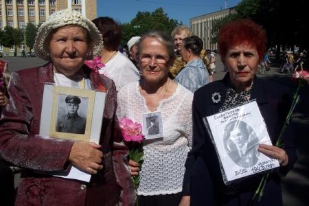 Шествие в Великом Новгороде в День памяти и скорби возглавили коммунисты