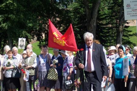 Шествие в Великом Новгороде в День памяти и скорби возглавили коммунисты