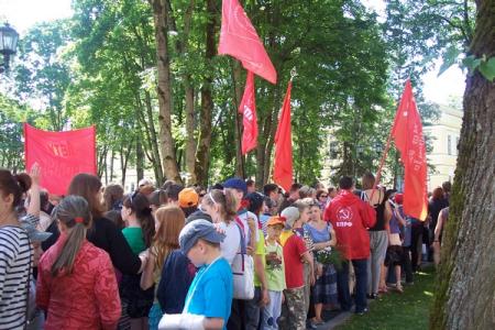 Шествие в Великом Новгороде в День памяти и скорби возглавили коммунисты