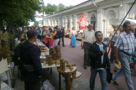 Вернем России русский дух! Репортаж с мест проведения массовых мероприятий КПРФ и «Русского Лада» в День русского языка в Москве