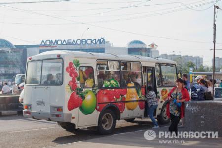 «Кто не работает – тот ест!».  В «земляничном царстве» совхоза имени В.И. Ленина, расположенном в двадцати километрах от Москвы, ждут сборщиков ягод