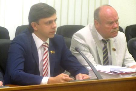 За идею, но против ее реализации? Единороссы в Мосгордуме не поддержали закон о «детях войны»