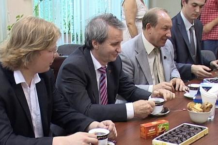 Делегация МГК КПРФ во главе с В.Ф. Рашкиным посетила столичный детский дом