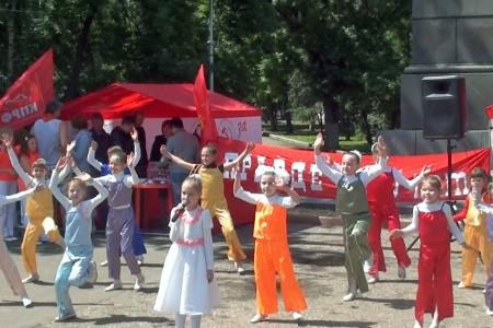 Пензенские коммунисты отметили День газеты «Правда» концертом, шахматным турниром и призовой лотереей