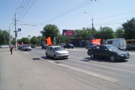 Волгоград. «День независимости России» коммунисты встретили автопробегом с траурными ленточками