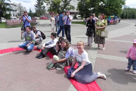 Белгородские комсомольцы провели акцию в защиту детства