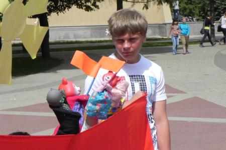 Белгородские комсомольцы провели акцию в защиту детства