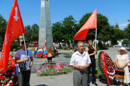 Астраханские коммунисты отметили день памяти и скорби