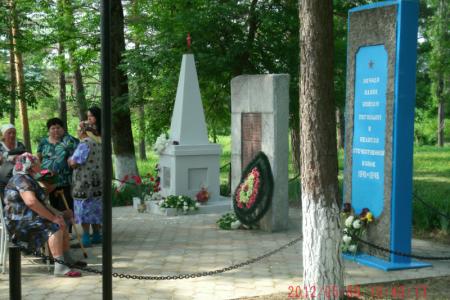 Краснодарский край. Жители станицы Кутаисской благодарят депутата-коммуниста С.П. Обухова за помощь по восстановлению мемориала советским воинам