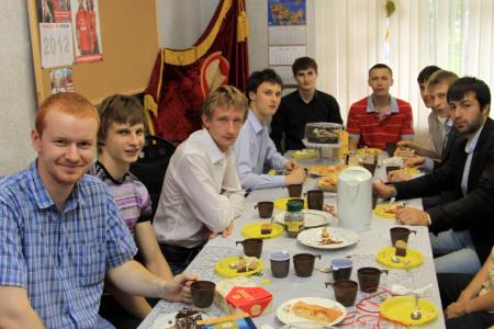 Московские комсомольцы изучают труды классиков марксизма