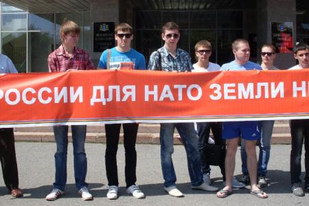 Путин да НАТО – два родных брата? Пикеты в Ульяновске