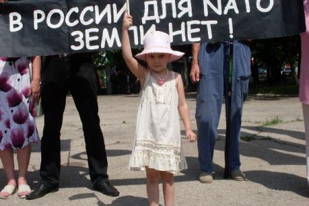 Путин да НАТО – два родных брата? Пикеты в Ульяновске