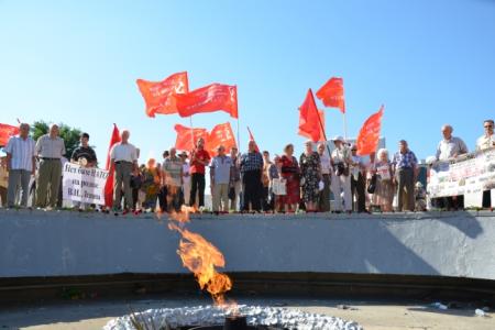 КПРФ сдержит удар. Митинг в Ростове-на-Дону против вступления России в ВТО