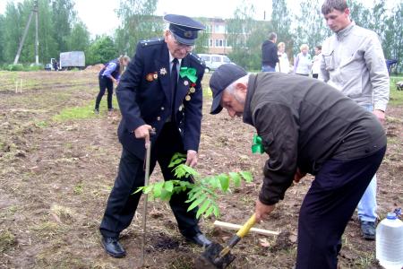 Видео. Псковские коммунисты помогли заложить в Палкино «Аллею поколений»