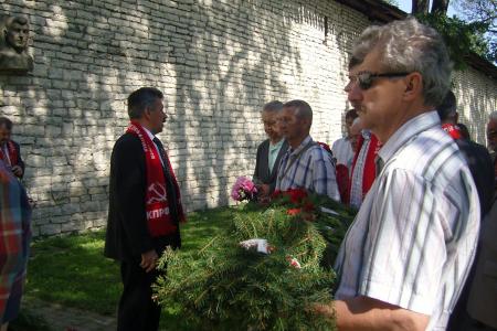 Псковские коммунисты возложили  цветы в память погибших во время Великой Отечественной войны