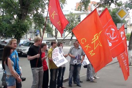 Видео. Пензенские комсомольцы «наградили» режиссера-антисоветчика Устюгова «медалью Евграфова»