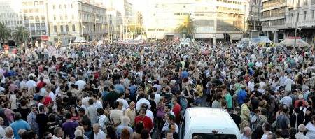 В знак солидарности с бастующими сталелитейщиками ПАМЕ провела акции протеста по всей Греции
