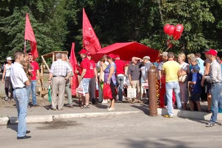 В городе Сельцо Брянской области прошел комсомольский пикет