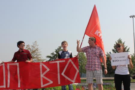 В Екатеринбурге прошла акция протеста против вступления России в ВТО