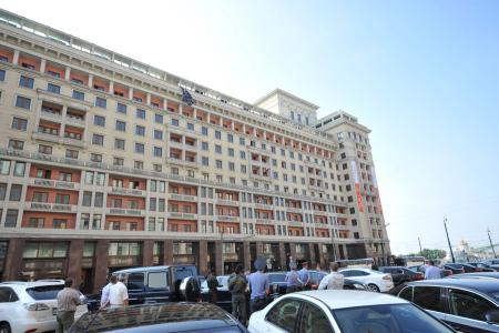 «Вступление в ВТО – путь в пропасть!» Перед началом заседания Госдумы депутаты-коммунисты провели встречу с избирателями