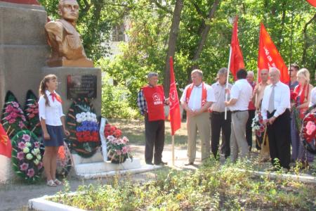 Славу героев пронесем сквозь годы! В Воронеже почтили память руководителей «Молодой гвардии»
