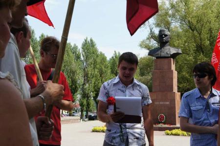Коммунисты провели автопробег в честь 69-ой годовщины освобождения Белгорода