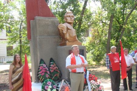 Славу героев пронесем сквозь годы! В Воронеже почтили память руководителей «Молодой гвардии»
