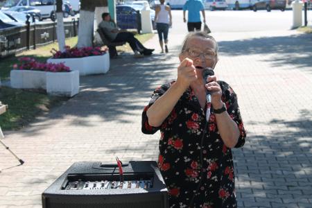 В Костроме коммунисты провели митинг против застройки парка «Берендеевка»