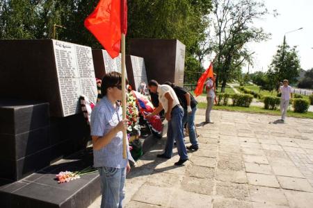 Коммунисты провели автопробег в честь 69-ой годовщины освобождения Белгорода