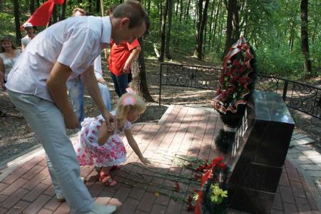 Коммунисты провели автопробег в честь 69-ой годовщины освобождения Белгорода