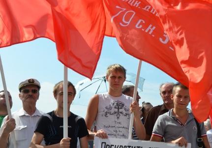 Руки прочь от народного избранника В.И. Бессонова! Митинги и пикеты КПРФ в Ростове-на-Дону