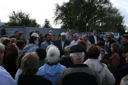Белгородская область. Молодежная команда КПРФ решала проблемы жителей поселка Октябрьский