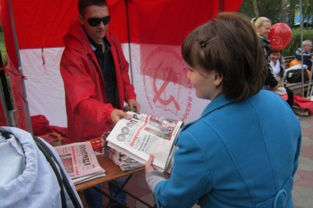 Челябинск. Коммунисты приняли участие в общественно-политическом вернисаже