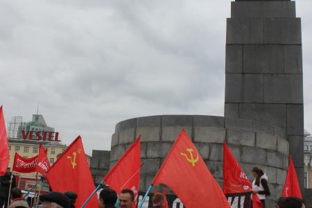 В Екатеринбурге состоялся митинг КПРФ против роста тарифов на услуги ЖКХ и повышения платы за проезд в городском общественном транспорте