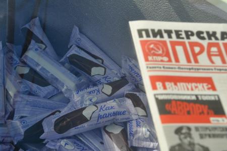 Детям – мороженое, родителям – «Правду»! Первое сентября в Санкт-Петербурге