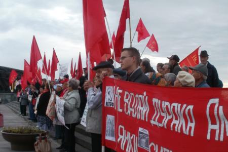 «Людоедские тарифы ЖКХ – результат голосования за ЕР». Митинг протеста состоялся в Ульяновске