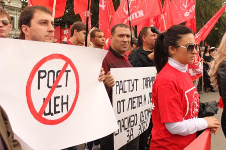 На митинге КПРФ в Северной Осетии квитанции на оплату ЖКУ сравнили с «похоронками»
