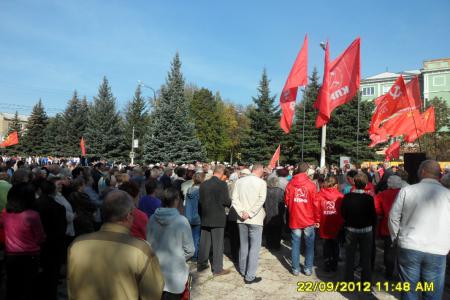 Тульская область. Коммунисты Новомосковска провели массовый митинг, несмотря на провокации