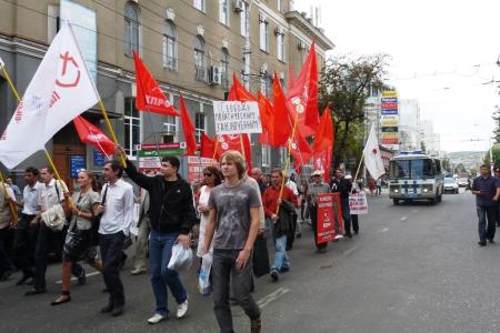 «Марш миллионов» в Саратове прошел под красным флагом