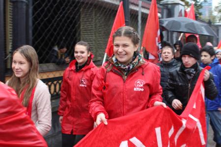 Автопробег в честь Молодой гвардии и марш «Антикапитализм» в Екатеринбурге
