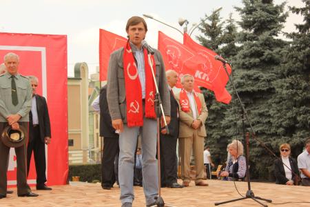 На митинге КПРФ в Северной Осетии квитанции на оплату ЖКУ сравнили с «похоронками»