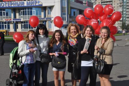 Детям – мороженое, родителям – «Правду»! Первое сентября в Санкт-Петербурге